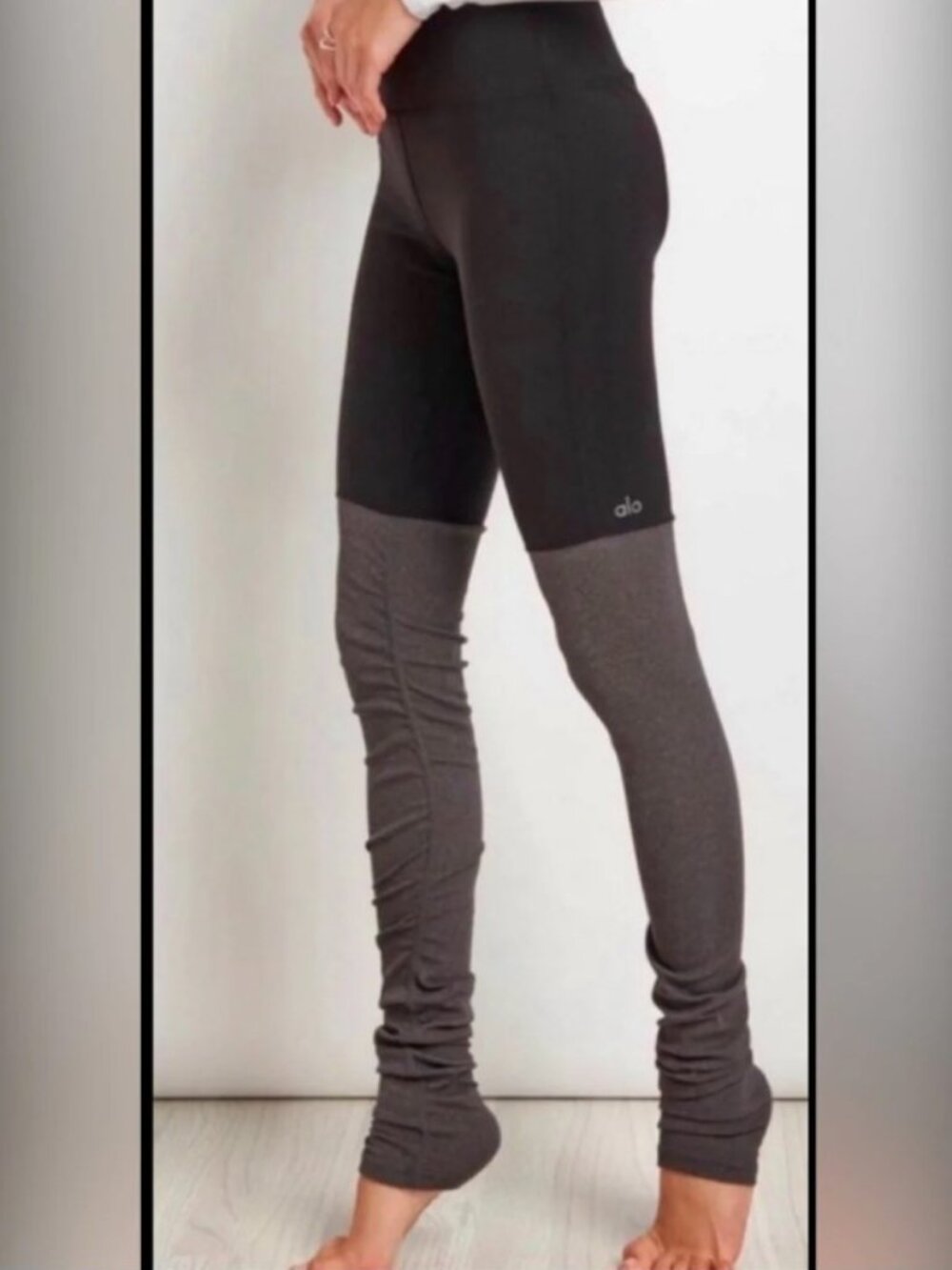 Alo Yoga Goddess Leggings Black Gray Ribbed Leg Warmer Colorblock Size XS